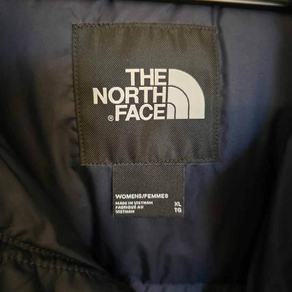 NWOT. The North Face 550 Dark Blue Puffer Jacket - Picture 4 of 9
